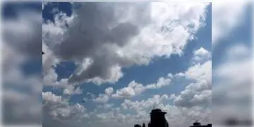 Read more about - রাজ্যে বজ্রবিদ্যুৎ-সহ বৃষ্টির পূর্বাভাস জারি করল আলিপুর আবহাওয়া দপ্তর