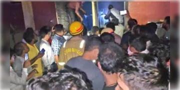 Read more about - Jhasi Medical College | শিশুদের ওয়ার্ড NICUতে অগ্নিকান্ড! ঝাঁসি হাসপাতালে মৃত্যু বেশ কয়েক শিশুর