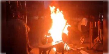 Read more about - Shyampur | শ্যামপুরে দুর্গার মণ্ডপে ভাঙচুর, প্রতিমায় আগুন! ছবি পোস্ট করে বিস্ফোরক দাবি শুভেন্দু অধিকারীর