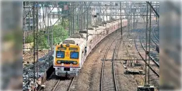 Read more about - Train cancelled | শনি-রবি শিয়ালদহ-দমদম শাখায় বাতিল মোট ২৭ টি ট্রেন! ভোগান্তির আশঙ্কা যাত্রীদের