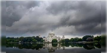 Read more about - Weather Update | রবিবার পর্যন্ত দক্ষিণবঙ্গজুড়ে বজ্রবিদ্যুৎ-সহ ঝড়বৃষ্টির পূর্বাভাস, সোমবার থেকে বাড়বে তাপমাত্রা!