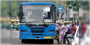 Read more about - Govt Bus | কলকাতার ১৪টি ব্যস্ত রুটে চলবে অতিরিক্ত সরকারি বাস, জানুন কোন কোন রুটে?