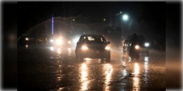 Read more about - Barasat | ঝড়ের দাপটে পর্যদুস্ত উত্তর ২৪ পরগনা, বারাসাতে গাছের ডাল ভেঙে মৃত ১