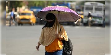 Read more about - Weather Update | বাড়ছে গরম, উর্দ্ধগামী সর্বোচ্চ তাপমাত্রা! এক নজরে কলকাতার আজকের আবহাওয়া আপডেট