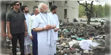 Read more about - PM Modi | বিমান দুর্ঘটনাস্থলে প্রধানমন্ত্রী, একমাত্র জীবিত যাত্রীর সঙ্গেও দেখা করলেন মোদি!