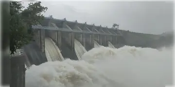 Read more about - DVC | জল ছাড়ার পরিমান কমালো DVC! ৪৫ হাজার কিউসেক জল ছাড়া হয়েছে বলে খবর