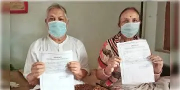 Read more about - বার্ধক্য জনিত রোগে আক্রান্ত হয়েও করোনাজয়ী পশ্চিম মেদিনীপুরের এক প্রবীণ দম্পতি