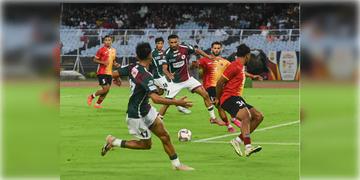 Read more about - Kolkata Football League | ১ দিন পিছিয়ে গেলো ইস্টবেঙ্গল ও মোহনবাগান ম্যাচ! একনজরে কলকাতা লিগের পরিবর্তিত সূচি