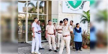 Read more about - Durgapur Rape Case | দুর্গাপুরে ডাক্তারি পড়ুয়া ধর্ষণকাণ্ডে সহপাঠীর ঘরে তল্লাশি চালিয়ে তাজ্জব পুলিশ!