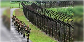 Read more about - BSF | জমি পেতেই বাংলার সীমান্ত কাঁটাতার বসানোর কাজ শুরু BSF-এর, কয়েকদিনে শেষ ৪৮ শতাংশ কাজ!