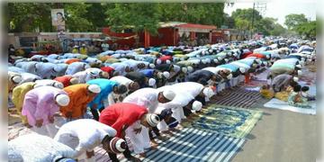 Read more about - Meerut | অনুমতি ছাড়া রাস্তায় বসে রমজান পড়লেই কড়া শাস্তি! বাতিল হতে পারে পাসপোর্টও!