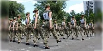 Read more about - ইউক্রেনের মহিলা সেনাবাহিনীতে বুট নয়, বরং হিল পড়ার মহড়ায় বিতর্ক তুঙ্গে