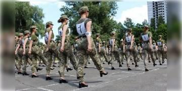 Read more about - ইউক্রেনের মহিলা সেনাবাহিনীতে বুট নয়, বরং হিল পড়ার মহড়ায় বিতর্ক তুঙ্গে