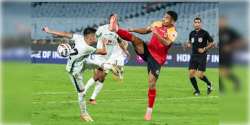 Read more about - East Bengal । লাল হলুদ শিবিরের ঝুলি ভরলো না এবারও , আইএসএলে ফাঁকা হাতেই ফিরল ইস্টবেঙ্গল