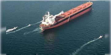 Read more about - Hormuz | তেল আনতে খরচ করতে হচ্ছে ১৮ কোটির বেশি, যুদ্ধের মাঝেই আয় ইরানের!