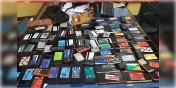 Read more about - শহরজুড়ে জামতাড়া গ্যাংয়ের বিরুদ্ধে  অভিযান চালালো কলকাতা পুলিশ, গ্রেফতার ১৬ জন