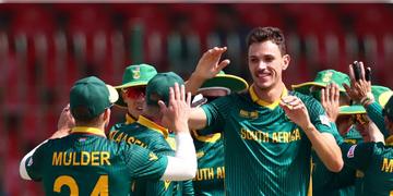 Read more about - SA vs ENG |  সেমিফাইনালে পৌঁছলো প্রোটিয়াশিবির, বাটলারের শেষ ম্যাচে হারের হ্যাটট্রিক ইংল্যান্ডের