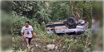 Read more about - Mirik-Road Accident | মিরিকের রাস্তায় ১৫০ ফুট গভীর খাদে ক্রজার গাড়ি! মৃত ৩, জখম একাধিক