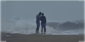 Read more about - প্রায় ১.৫ গুণ গতি বাড়িয়ে ধেয়ে আসছে 'অশনি', ইতিমধ্যেই এই ঘূর্ণিঝড় পরিণত হল অতি গভীর নিম্নচাপে