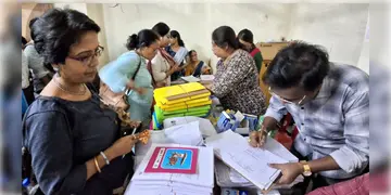 Read more about - SIR | আজ থেকে শুরু হচ্ছে SIR-এর হিয়ারিং! বঙ্গে কী কী আয়োজন করলো কমিশন?