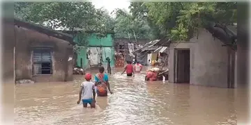 Read more about - Arambagh | টানা বৃষ্টির জেরে জলমগ্ন আরামবাগ, জল আতঙ্কে ভুগছে শহরের একাধিক জায়গা