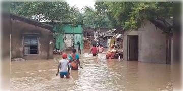 Read more about - Arambagh | টানা বৃষ্টির জেরে জলমগ্ন আরামবাগ, জল আতঙ্কে ভুগছে শহরের একাধিক জায়গা