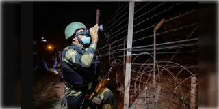 Read more about - IND-PAK | যুদ্ধবিরতি লঙ্ঘন করে ফের গুলি চালালো পাকিস্তান! পঞ্জাবে ব্ল্যাকআউটের মহড়া ভারতীয় সেনার!