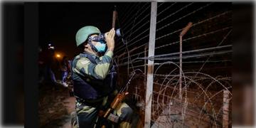 Read more about - IND-PAK | যুদ্ধবিরতি লঙ্ঘন করে ফের গুলি চালালো পাকিস্তান! পঞ্জাবে ব্ল্যাকআউটের মহড়া ভারতীয় সেনার!