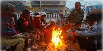 Read more about - রাজ্যের তাপমাত্রা কমবে আগামী ৩ দিনে, কাঁপুনি ধরাতে আসছে শীত | Winter approaching in Bengal