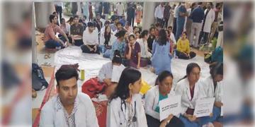 Read more about - R G Kar | আর জি করে রোগী ভর্তি হতে না পারলে নিয়ে যেতে হবে  নিকটবর্তী হাসপাতালে! NRSসহ ৩ হাসপাতালকে তৈরি থাকার নির্দেশ