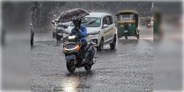Read more about - Weather Update | দুপুরের পর দুর্যোগের আশঙ্কা, একনজরে শহরের আজকের আবহাওয়া আপডেট