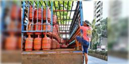 Read more about - LPG booking rules | LPG বুকিং–এর সময়সীমা বাড়ল, যুদ্ধ পরিস্থিতিতে জেরে কোপ উজ্জ্বলা যোজনার গ্রাহকদের উপরও