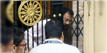 Read more about - Sandip Ghosh | সন্দীপ ঘোষের বিরুদ্ধে এবার বেআইনি নির্মাণের অভিযোগ, নোটিস দিয়ে সস্ত্রীক সন্দীপ ঘোষকে পুরসভায় তলব