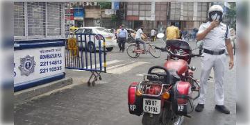 Read more about - Kolkata Traffic | ট্র্যাফিক আইন ভেঙে চতুর্থী থেকে পুলিশের জালে মোট ৩৪৮, কেস নথিভুক্ত হয়েছে মোট ৭৪১টি!