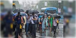 Read more about - Weather Update | দুয়ারে পুজো, মাঝেমধ্যেই তাল কাটছে বৃষ্টি! একনজরে আজকের আবহাওয়া আপডেট