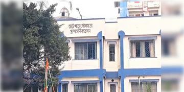 Read more about - Bhatpara | হালিশহরের পর এবার  ভাটপাড়া পুরসভায় একযোগে পদত্যাগ ৩০ জন তৃণমূল কাউন্সিলারের!