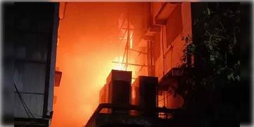 Read more about - Machuabazar Fire | প্রাণ বাঁচাতে ঝাঁপ দিয়েও হলো না শেষ রক্ষা! মেছুয়া বাজারের হোটেলে বিধ্বংসী অগ্নিকান্ডে মৃত ১!