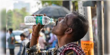 Read more about - Weather Update | বৈশাখের শুরুতেই প্রখর দাবদাহে পুড়ছে বঙ্গদেশ, এক নজরে আজকের আবহাওয়া