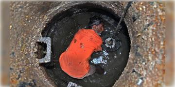 Read more about - Manual Scavenging | এবার থেকে ম্যানহোল পরিষ্কারে নামানো যাবে না মানুষকে, ম্যানুয়াল স্ক্যাভেঞ্জিং নিয়ে কড়া নির্দেশ সুপ্রিম কোর্টের