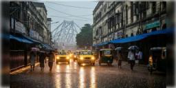 Read more about - Weather Update | মৌসুমী বায়ুর দাপট, বজ্রবিদ্যুৎ-সহ বৃষ্টির সম্ভাবনা বঙ্গে, একনজরে আজকের আবহাওয়া