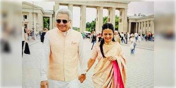 Read more about - Mohua Moitra | বিদেশে বিয়ে সারলেন তৃণমূল সাংসদ মহুয়া মৈত্র! পাত্রও যুক্ত রাজনীতির সঙ্গে!