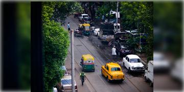 Read more about - Weather Update | রোদ-বৃষ্টির সাঁড়াশি আক্রমণে জেরবার মহানগর, একনজরে কলকাতার আজকের আবহাওয়া আপডেট