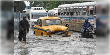 Read more about - Weather Update | ঝোড়ো হাওয়ার সঙ্গে দফায় দফায় বৃষ্টি, একনজরে মহানগরীর আজকের আবহাওয়া আপডেট