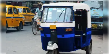Read more about - মহানগরীতে এবার থেকে চালু হচ্ছে নীল-সাদা অটো, নতুন নীতি আনছে পরিবহণ দফতর