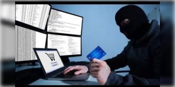 Read more about - একপলকে গায়েব হতে পারে সমস্ত জমানো টাকা, স্মার্টফোনের মধ্যে লুকিয়ে রয়েছে বড় বিপদ