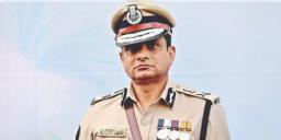 Read more about - ED on Rajeev Kumar | I-PAC তল্লাশির সময় উপস্থিত ছিলেন, ডিজি রাজীব কুমারের সাসপেনশনের আর্জি ED-র!