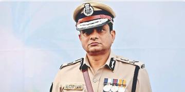 Read more about - ED on Rajeev Kumar | I-PAC তল্লাশির সময় উপস্থিত ছিলেন, ডিজি রাজীব কুমারের সাসপেনশনের আর্জি ED-র!