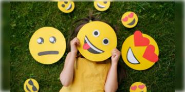 Read more about - World Emoji Day | মনের ভাব প্রকাশ করতে ব্যবহার করছেন ইমোজি? জানেন তো সেই ইমোজির সঠিক মানে?
