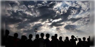 Read more about - প্রচন্ড গরম থেকে মিলবে রেহাই, ঝেঁপে বৃষ্টি নামবে ৭ জেলায়