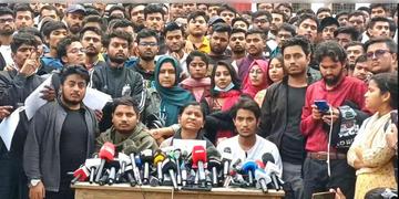 Read more about - Dhaka Student Clash | ফের ছাত্র আন্দোলনে উত্তপ্ত বাংলাদেশ! দাবি পূরণের ৪ ঘন্টা সময় দিলো ৭টি কলেজের পড়ুয়ারা